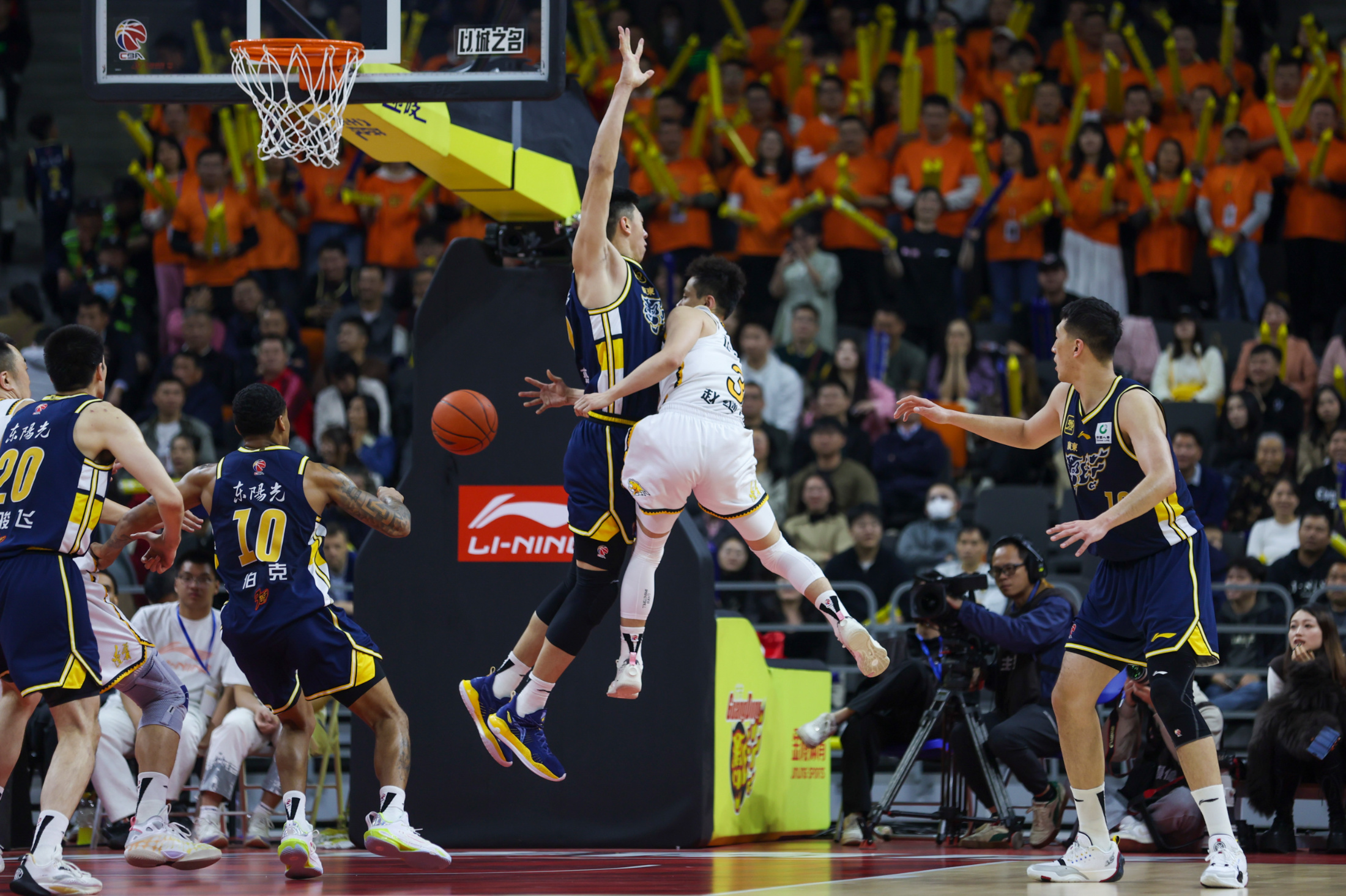 爱游戏网页版亚冠关键时刻走向成谜，辽宁本钢强势反弹，话题不断，球探报告显示潜力(亚索双风被修复了吗)